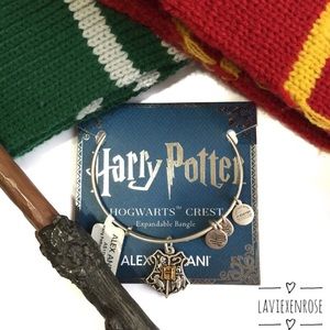 🆕 Hogwarts Crest Bracelet Alex & Ani Harry Potter